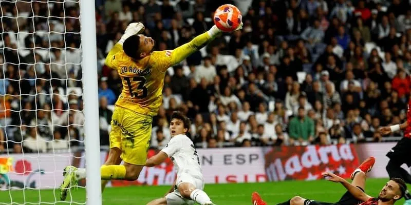 Real Madrid ngược dòng thắng Mallorca 2 - 1 ngăn Barca vô địch sớm